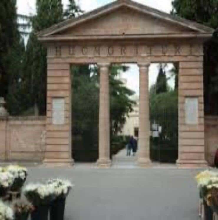 Cementerio de Mesagne (Pantalla de Facebook)