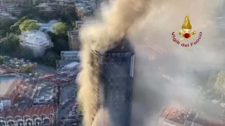 Incendio en un rascacielos de Milán (vídeo en pantalla)