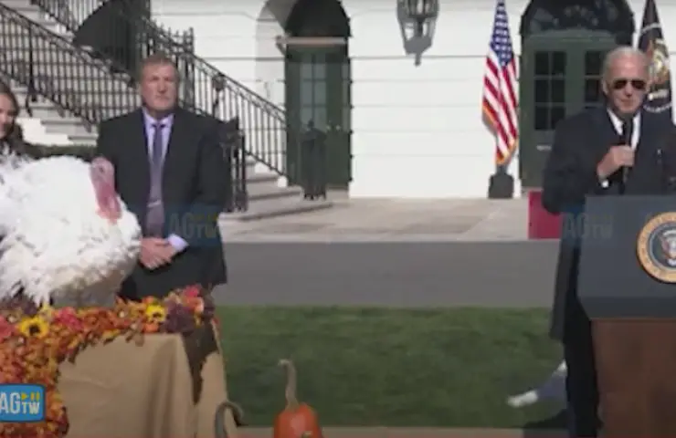 El presidente Biden pavos indultados