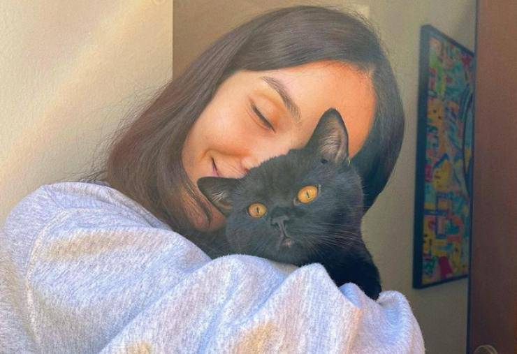 Paola Di Benedetto y sus gatos