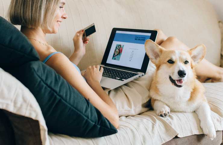 mujer con perro
