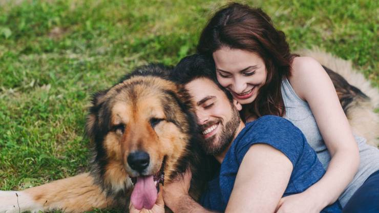pareja con perro