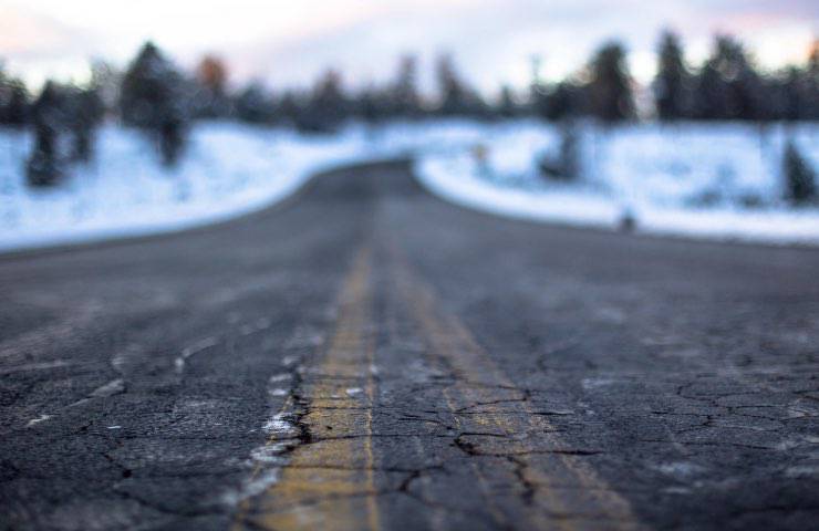 carretera abandonada atada congelada