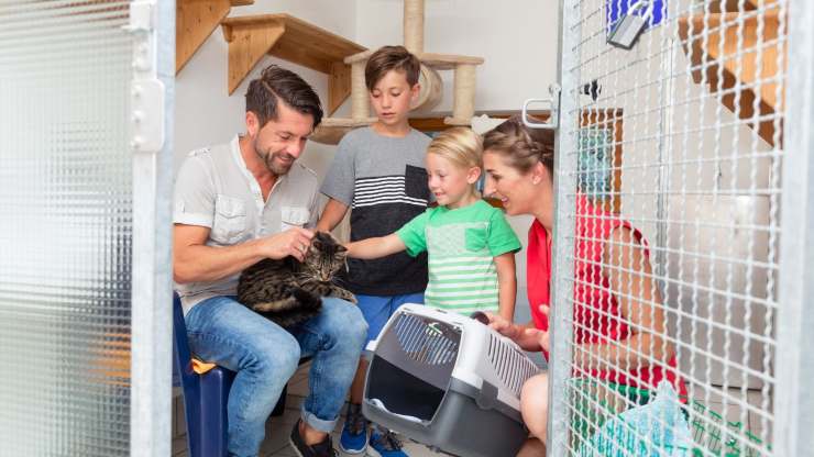 familia con mascota