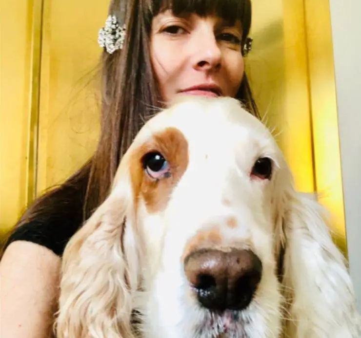 Victoria Cabello y su perro